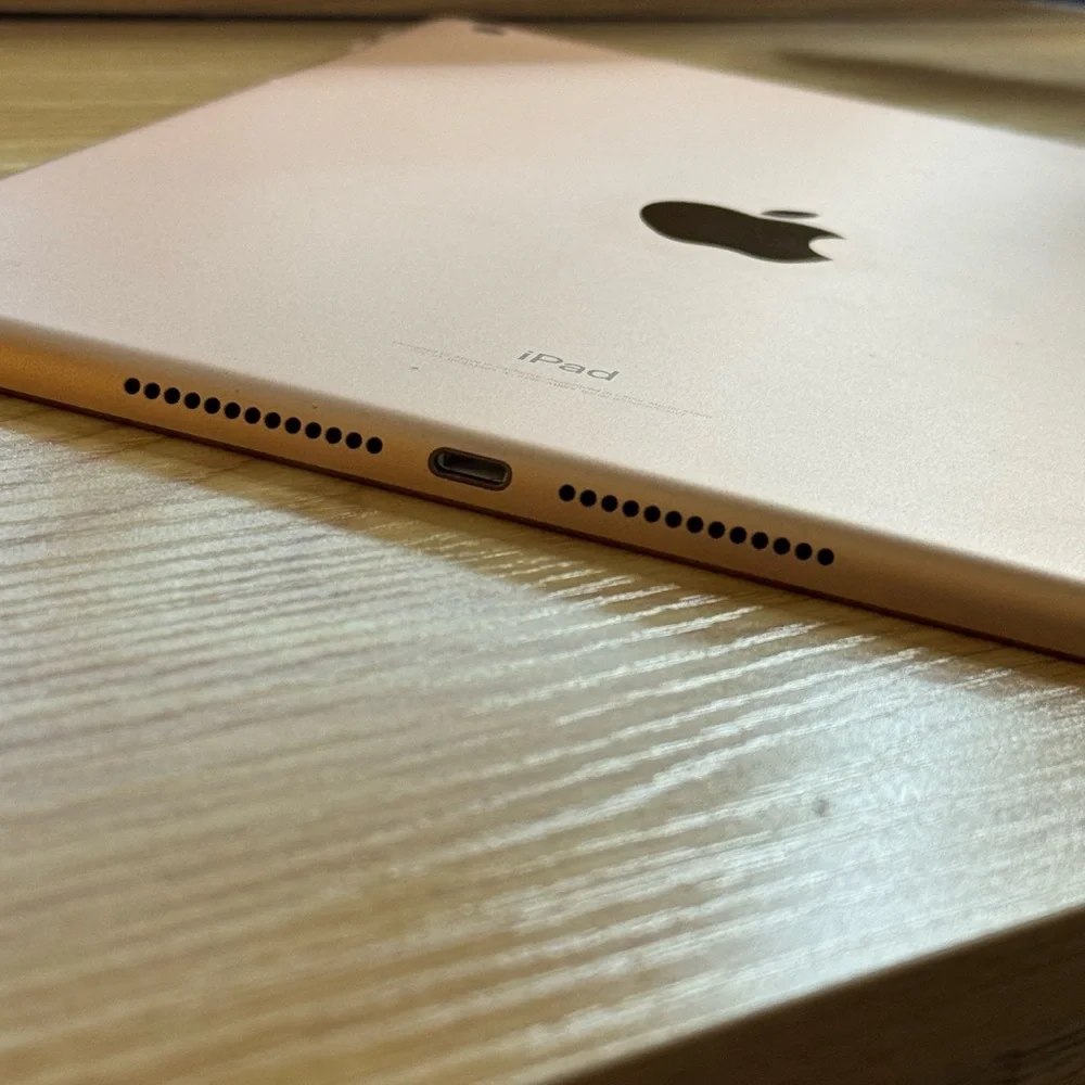 IPad 6th generation in rose gold 128GB
